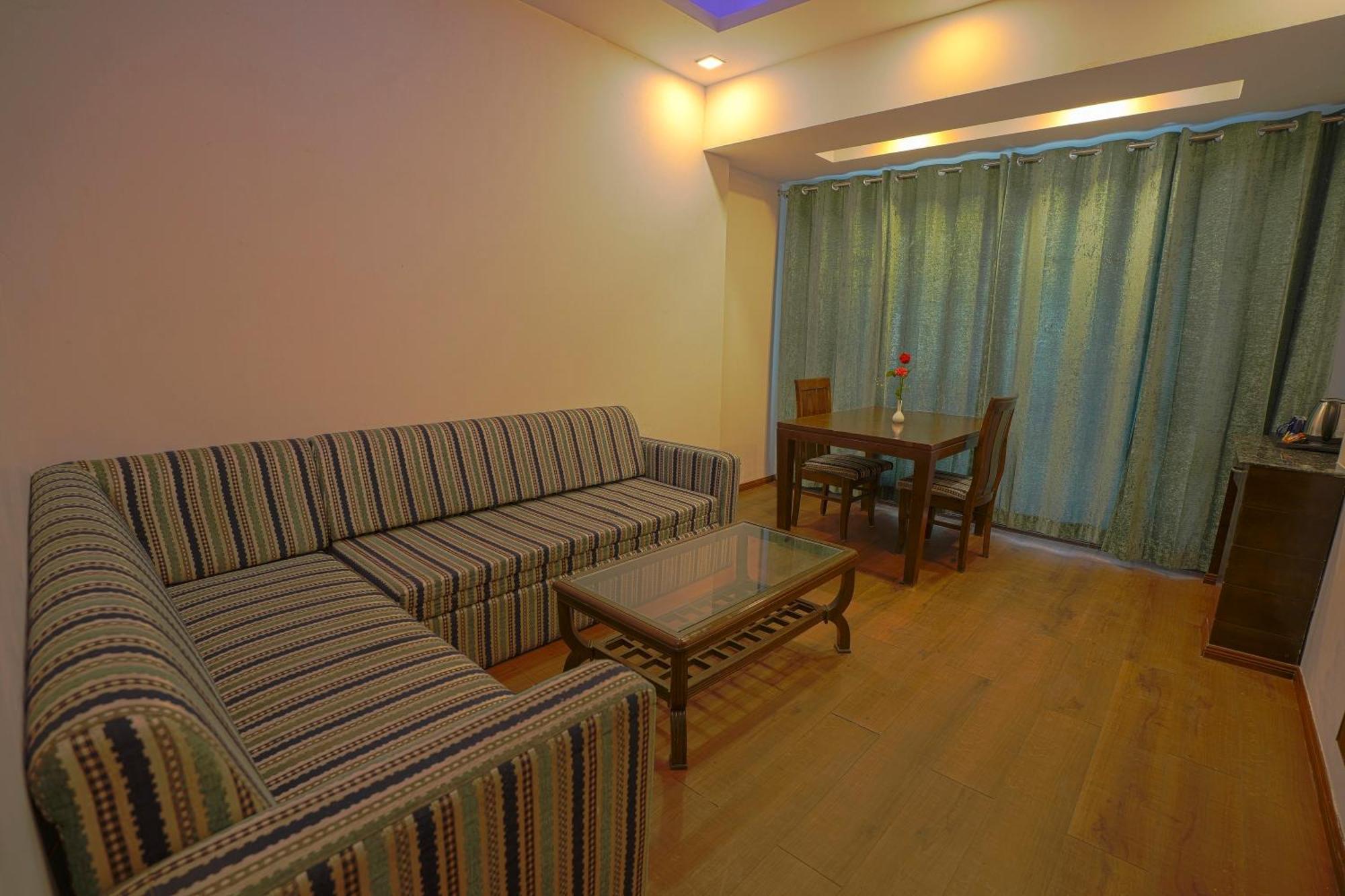 فندق Q Saina S K Regency Rishīkesh المظهر الخارجي الصورة